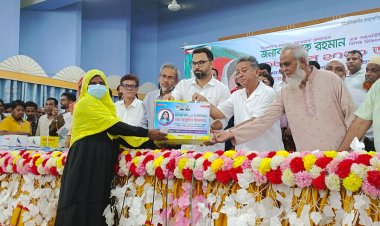 একদলীয় দুঃশাসনের এক শ্বাসরুদ্ধকর অবস্থায় গণতন্ত্র এখন মৃতপ্রায় : আমির খসরু