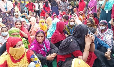 বেতন-বোনাসের দাবিতে সাড়ে ৪ ঘণ্টা মহাসড়ক অবরোধ