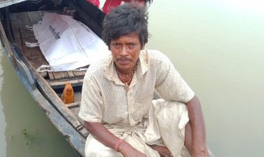 আষাঢ়ের ঢলে স্ত্রী-সন্তানকে হারিয়ে নিঃস্ব রথীন্দ্র