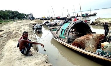 দৌলতদিয়ায় ভাঙন আতঙ্কে বাড়ি, ফসলি জমি ও লঞ্চঘাট
