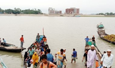 কিশোরগঞ্জ: তলিয়ে গেছে ঘাটের সংযোগ সড়ক, বন্ধ ফেরি চলাচল