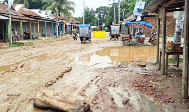 নেত্রকোনা-কেন্দুয়া সড়ক: ৪ বছরেও শেষ হয়নি সংস্কারকাজ, ভোগান্তি চরমে