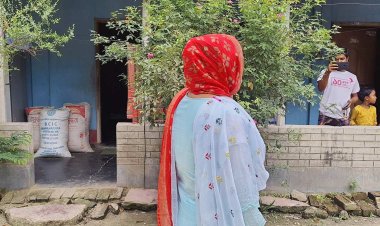 বিয়ের দাবিতে ওসির বাড়িতে নারী উদ্যোক্তার অনশন!