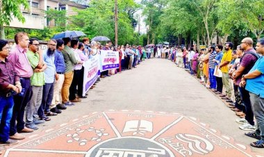 আমলারা এখন শিক্ষকদের শাসন করতে চায়