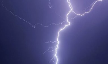 ফুটবল খেলতে গিয়ে বজ্রপাতে প্রাণ গেল দুইজনের