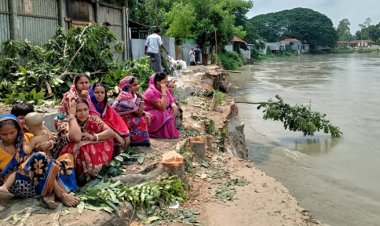 ঝিনাই নদীর ভাঙনে যোগাযোগ বিচ্ছিন্ন, দিশেহারা এলাকাবাসী