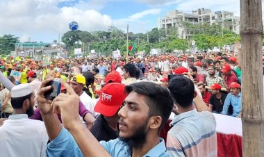 বরিশালের বেলস পার্কে মিছিলের স্রোত
