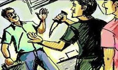 আড়াইহাজারে রাস্তায় ছিনতাই তিন বিদ্যুৎ কর্মচারীকে কুপিয়ে সর্বস্ব লুট