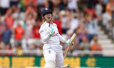 ৮৮ বছরের রেকর্ড ভাঙলেন ইংলিশ তারকা