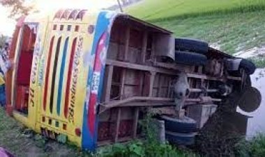 যাত্রীবাহী বাস উল্টে নিহত ২