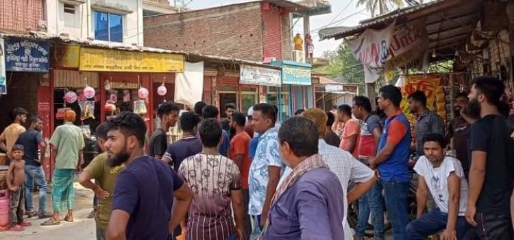 বিদ্যুৎতের লোডশেডিংয়ে অতিষ্ঠ জন জীবন, কুষ্টিয়ায় বিদ্যুৎ অফিস ঘেরাও