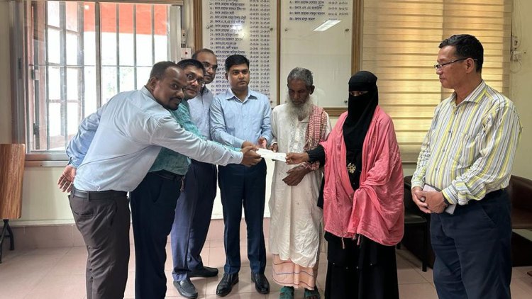 তার ছিঁড়ে মারা যাওয়া সেই রিকশাচালকের পরিবার পেল ৫ লাখ টাকা
