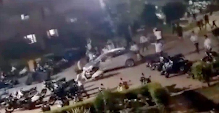 ধূমপান নিয়ে দুই গ্রুপের সংঘর্ষ, আটক ৩৩