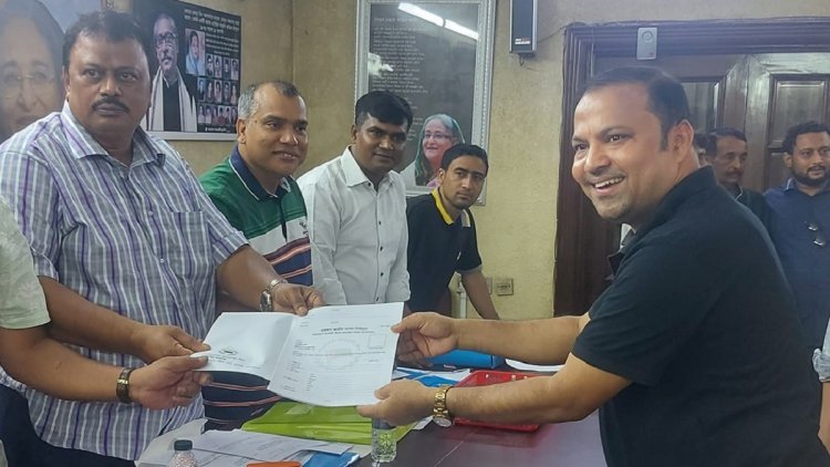 নায়ক ফারুকের আসনে মনোনয়ন ফরম কিনলেন সিদ্দিক