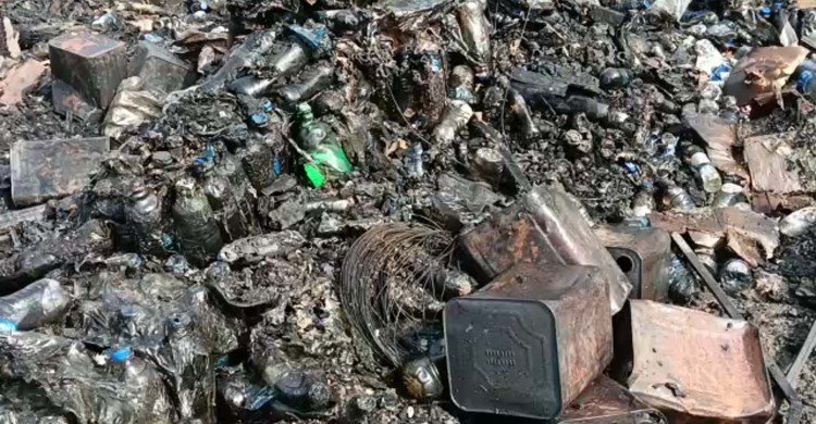 বাগেরহাটে আগুনে পুড়লো ১০ দোকান, ফায়ার সার্ভিসের ৩ কর্মী আহত