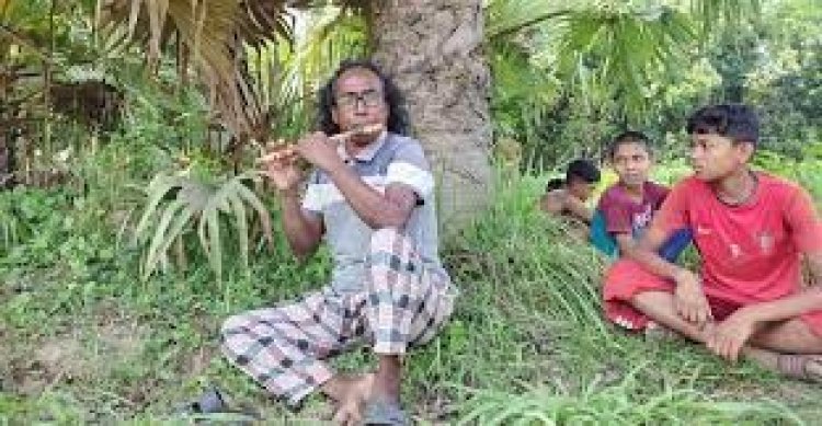 প্রেমে ছ্যাঁকা খেয়ে হাতে বাঁশি, ২০ বছর ধরে ছড়াচ্ছেন সুরের মূর্ছনা
