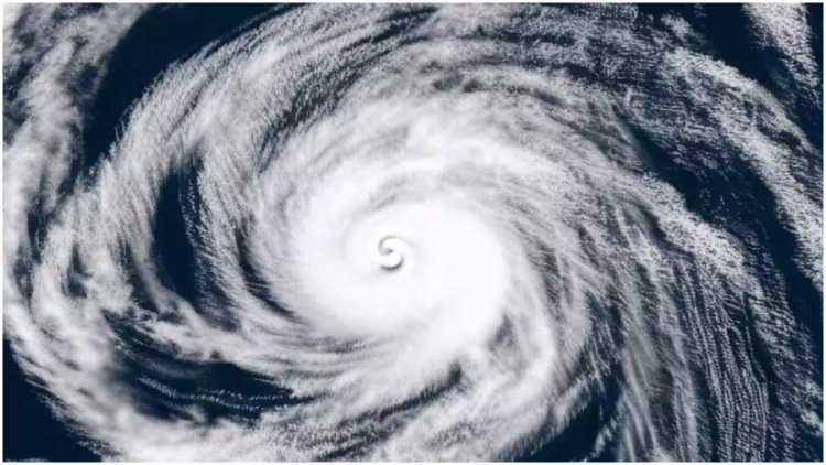 ২৪ ঘণ্টার মধ্যে অতিপ্রবল ঘূর্ণিঝড়ে রূপ নেবে বিপর্যয়: আইএমডি