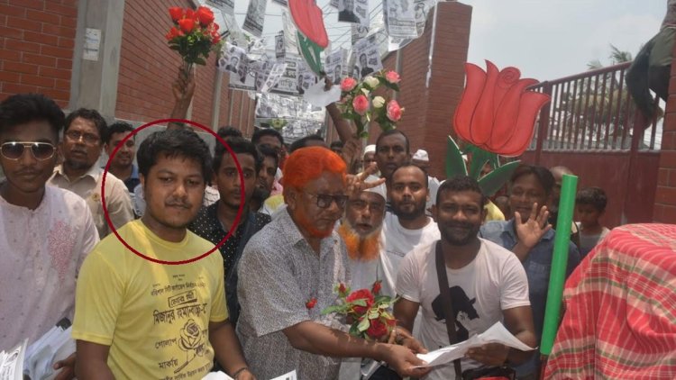 নৌকা ছেড়ে গোলাপ ফুলের জন্য ভোট চাইছেন ছাত্রলীগ নেতা