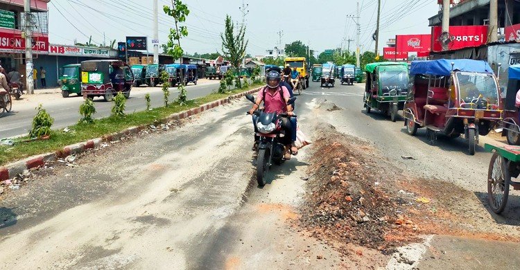 ফের দেবে গেলো কুষ্টিয়া-রাজবাড়ী আঞ্চলিক মহাসড়ক