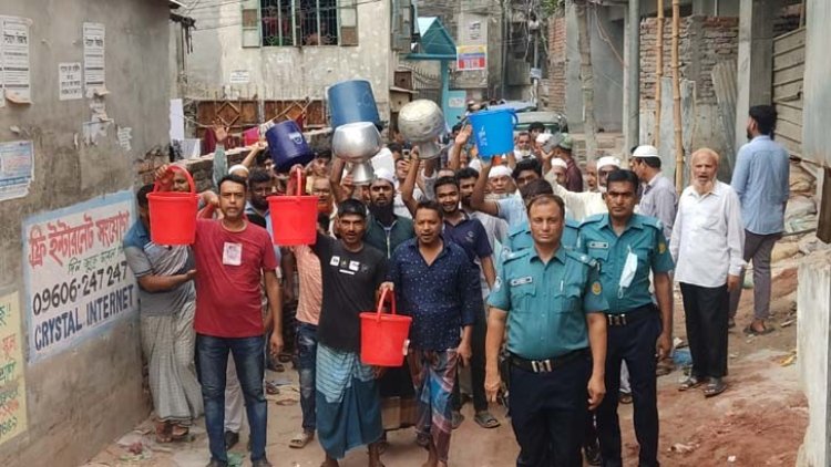 রাজধানীতে পানির দাবিতে কলস-বালতি নিয়ে বিক্ষোভ