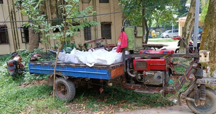 একই শাড়িতে ঝুলছিল স্বামী-স্ত্রীর মরদেহ