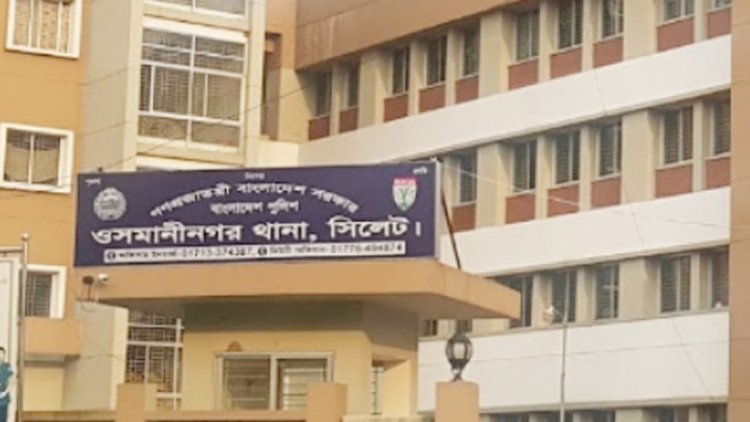 দাঁড়িয়ে থাকা ট্রাকে আরেক ট্রাকের ধাক্কায় নিহত ৩