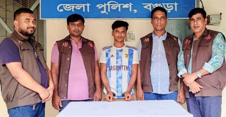 বগুড়ায় ঘরে ঢুকে স্কুলছাত্রীর শ্লীলতাহানি