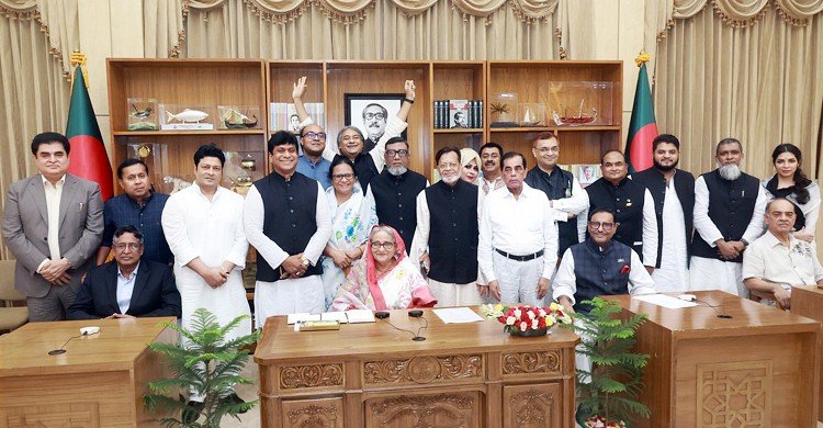 অন্য কেউ ক্ষমতায় এলে দেশ ধ্বংস হয়ে যাবে: প্রধানমন্ত্রী