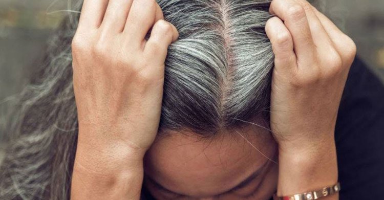 যে ৫ ভিটামিনের অভাবে অকালে চুল পেকে যায়