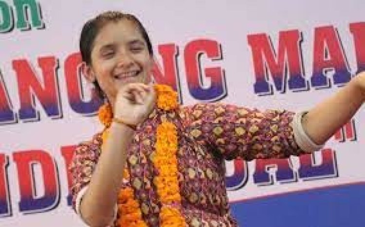 টানা ১২৭ ঘণ্টা নেচে বিশ্ব রেকর্ড গড়লো ১৬ বছরের কিশোরী