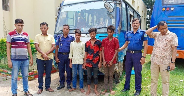 ভালুকায় চলন্ত বাসে পোশাকশ্রমিককে ধর্ষণচেষ্টা, আটক ৩
