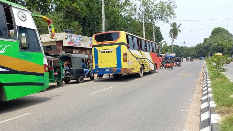 ফের রাজবাড়ী থেকে বাস চলাচল বন্ধ