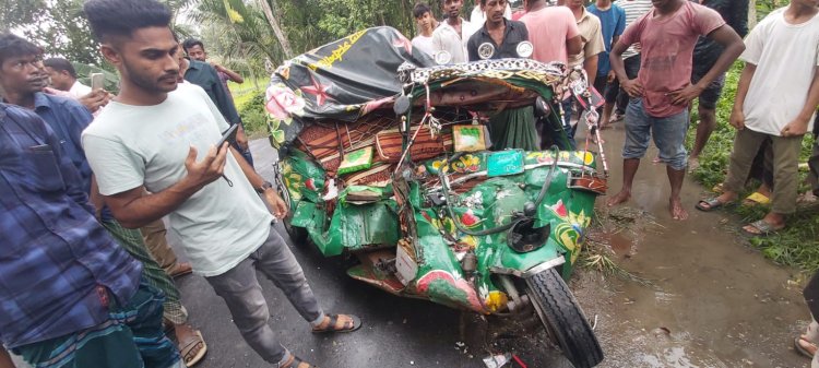 নোয়াখালীতে বাস-সিএনজির মুখোমুখি সংঘর্ষে সিএনজি চালক নিহত