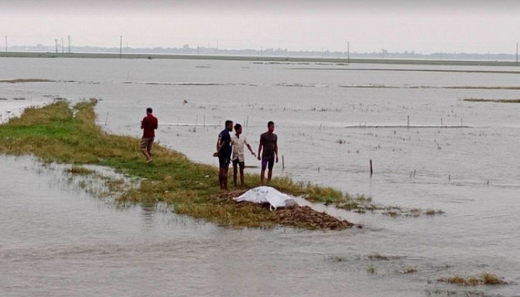 নদীতে ভেসে যাওয়া মায়ের লাশ উদ্ধার, খোঁজ মেলেনি দুই সন্তানের