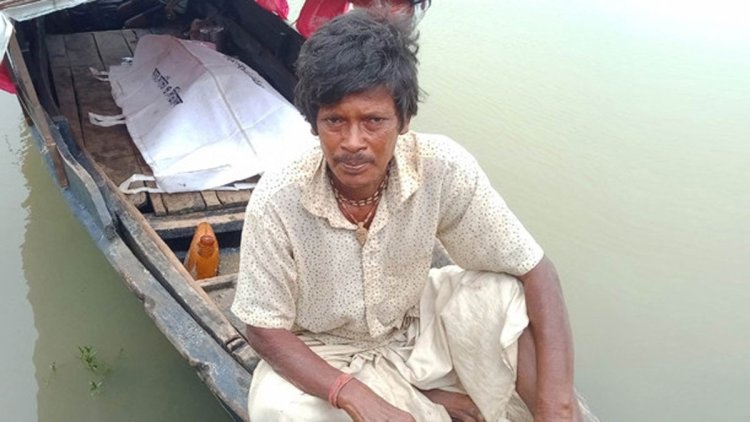 আষাঢ়ের ঢলে স্ত্রী-সন্তানকে হারিয়ে নিঃস্ব রথীন্দ্র