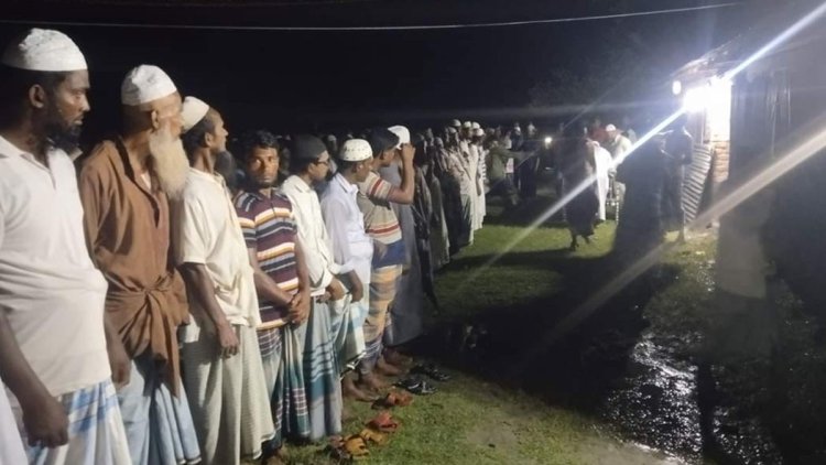 স্পর্শ করার সঙ্গে সঙ্গে মাটিতে লুটিয়ে পড়ল বাবার নিথর দেহ