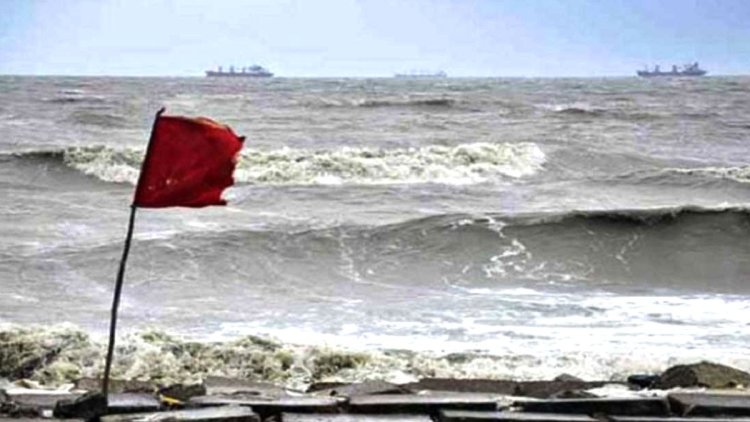 ঝড়ের শঙ্কায় সমুদ্রবন্দরে ৩ নম্বর সতর্ক সংকেত