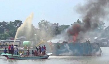 জাহাজে বিস্ফোরণ: ৪ লাখ লিটার তেল উদ্ধার, চলছে নিখোঁজদের সন্ধান