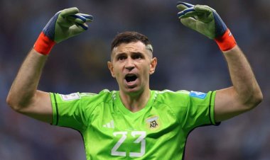 ১১ ঘণ্টার সফরে ঢাকায় মার্টিনেজ