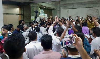 বেতন বৃদ্ধির দাবিতে অনির্দিষ্টকালের কর্মবিরতিতে যাচ্ছেন পোস্টগ্রাজুয়েট চিকিৎসকরা