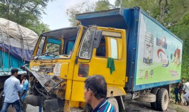 ঢাকা-বরিশাল মহাসড়কে ত্রিমুখী সংঘর্ষ, যানবাহন চলাচল বন্ধ 
