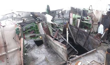 ঝালকাঠিতে বিস্ফোরণে নদীতে পড়া জাহাজের অংশে মিলল আরও ২ লাশ