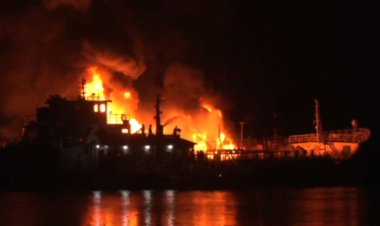 সাড়ে ১১ ঘণ্টা পর নিভল সাগর নন্দিনি-২ জাহাজের আগুন 
