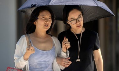 অসহনীয় তাপমাত্রা : বেইজিংয়ে বাইরে কাজ বন্ধ রাখার নির্দেশ