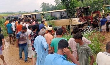 রংপুরে দুই বাসের মুখোমুখি সংঘর্ষে বাবা-ছেলে নিহত