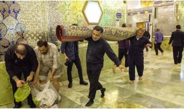 মাজারে হামলা ইরানে জনসম্মুখে ২ জনের মৃত্যুদণ্ড কার্যকর