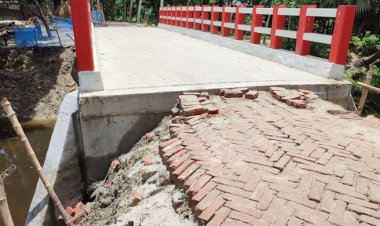 ব্রিজ নির্মাণের দেড় মাসে সংযোগ সড়কে ধস