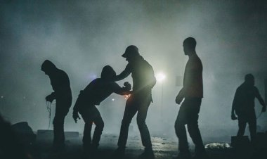 দুই কিশোর গ্যাংয়ের সংঘর্ষ, ৪ সদস্যকে কুপিয়ে জখম 