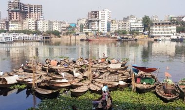 বুড়িগঙ্গা নদী পারাপারের সব নৌযান বন্ধ
