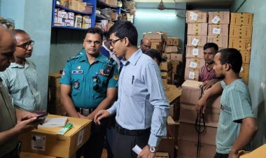 চট্টগ্রামে অনুমোদনহীন ২৫ লাখ টাকার প্রসাধনী জব্দ